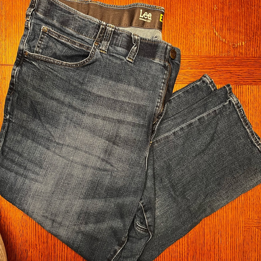 Lee Extreme Motion Men's Mid-Dark Blue Straight Leg Jeans Sz 52x29